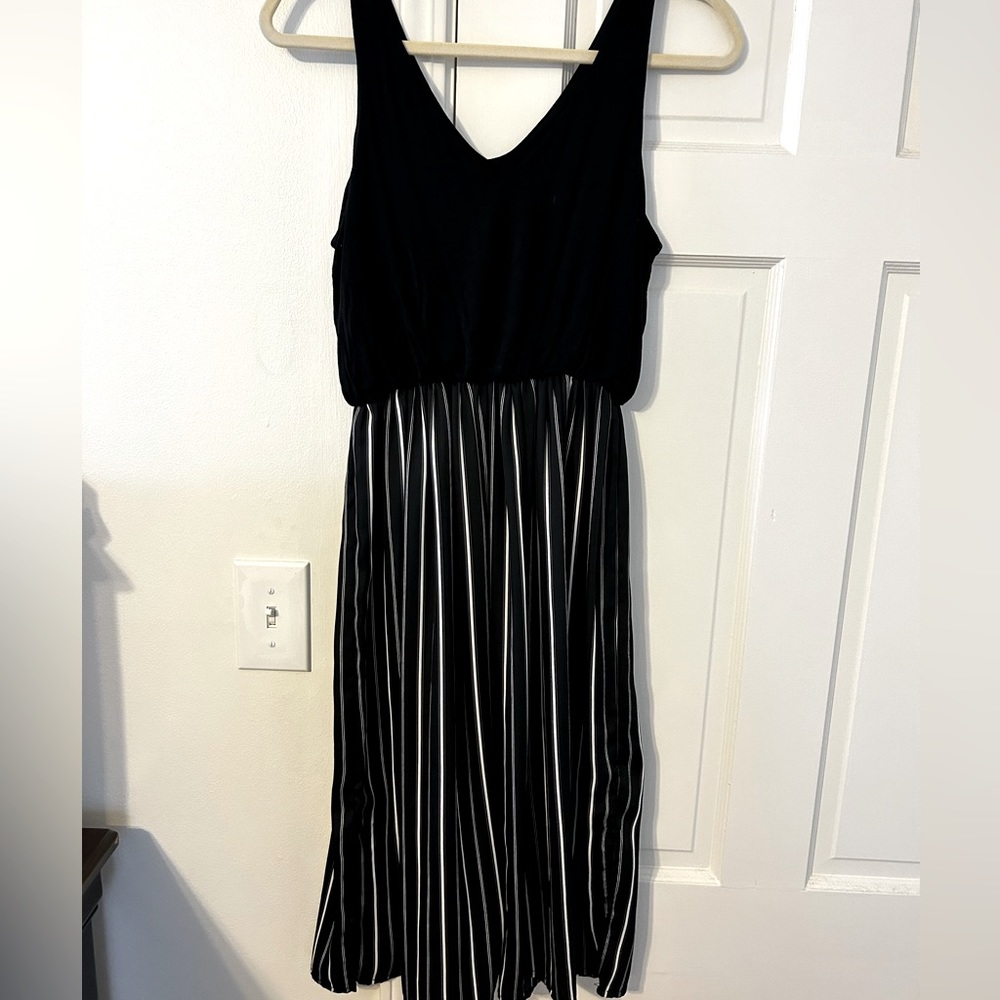 Black and white midi dress from loft. Xs petite